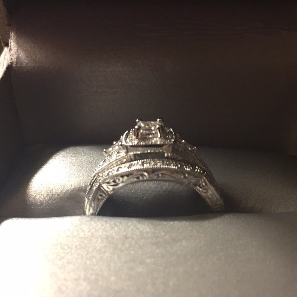 Ring - Picture 2 of 5